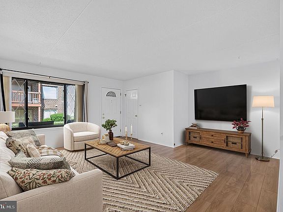 3rd image of 5200 Hilltop Dr #313