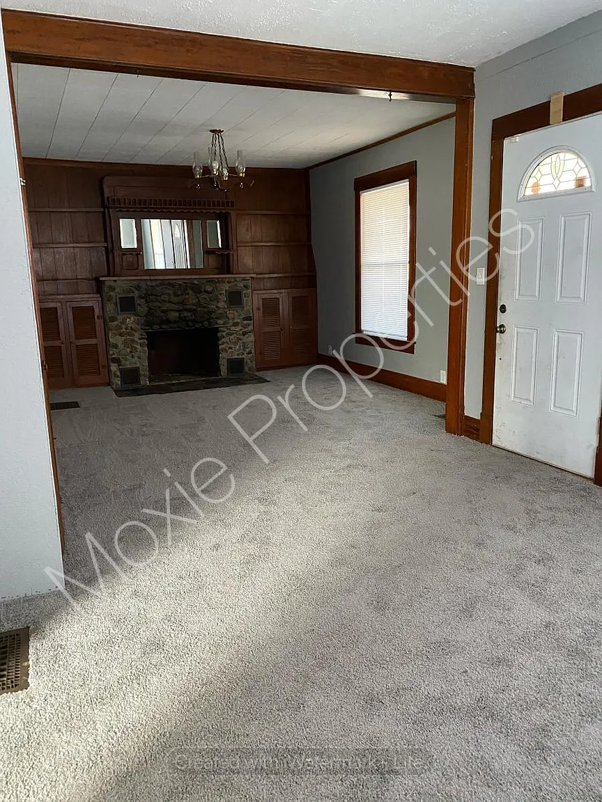 1401 S Webster St photo 1