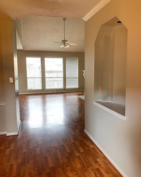 2nd image of 202 Windrift Ct