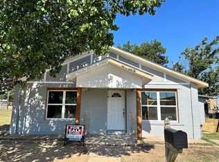 203 S Clay St, Henrietta, TX 76365