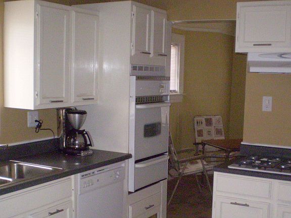 4th image of 301 E 112th St