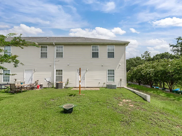 100 Corwin Dr — Photo 32