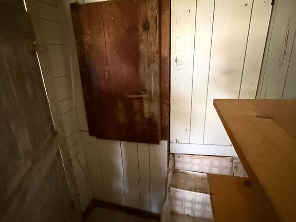 5th image of 160 Fox Glen Rd