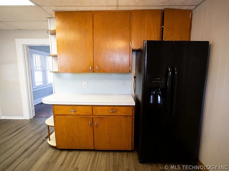 1147 S Florence Ave — Photo 35