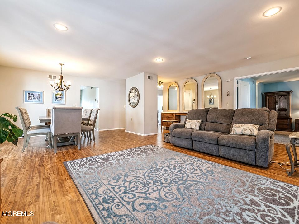 1st image of 810B Westminster Court