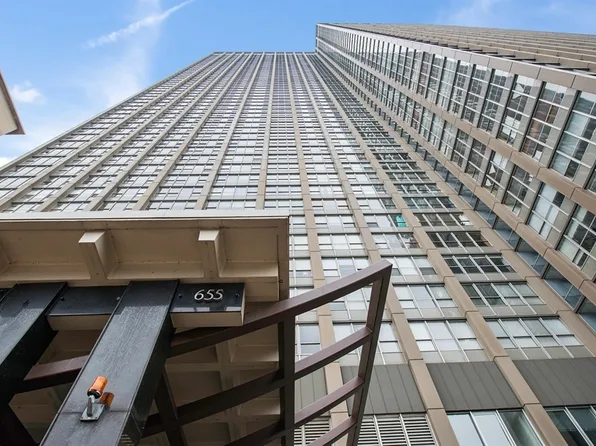 655 W Irving Park Rd APT 303, Chicago, IL 60613