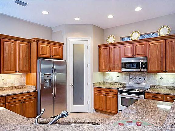4th image of 10511 Bermuda Isle Dr