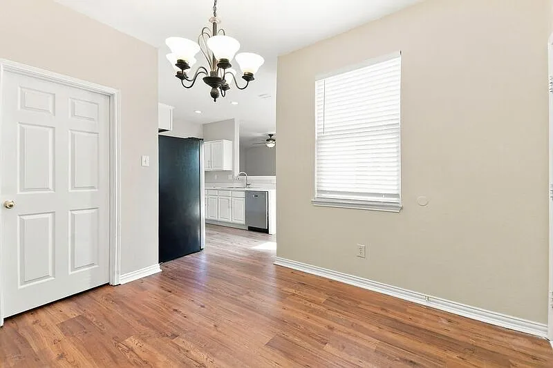 3 bed, 2.0 bath, 1565 sqft, $2,200 — Photo 4