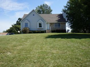 1001 Cross Creek Dr, Grain Valley, MO 64029