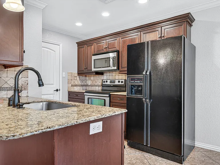 2701 Dyllan Ct — Photo 11