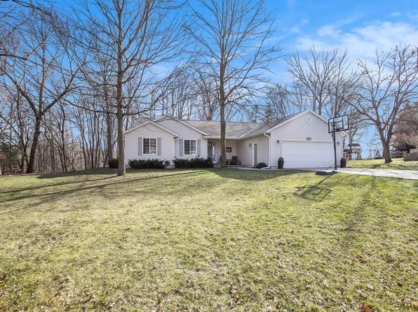 10 Heron Ct, Plainwell, MI 49080