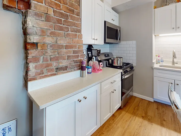 74 Kenwood St — Photo 4