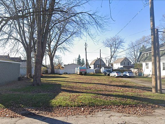 2nd image of 2015 Elk St