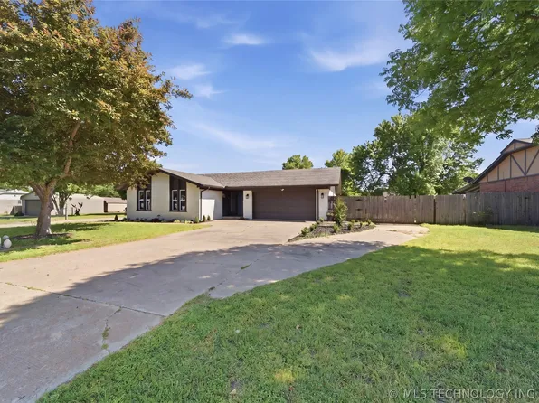 21908 W 11th St S, Sand Springs, OK 74063