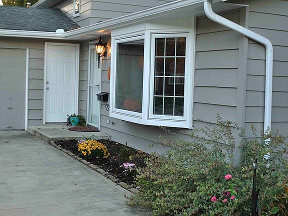 3rd image of 8674 Ashwood Dr