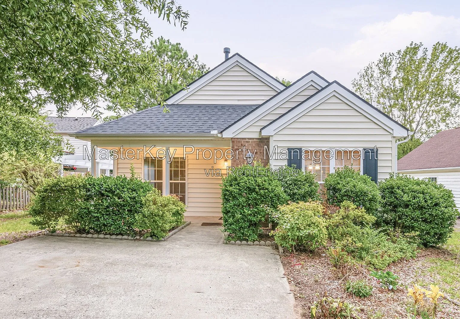 3 bed, 2.0 bath, 1200 sqft, $2,000 — Photo 1