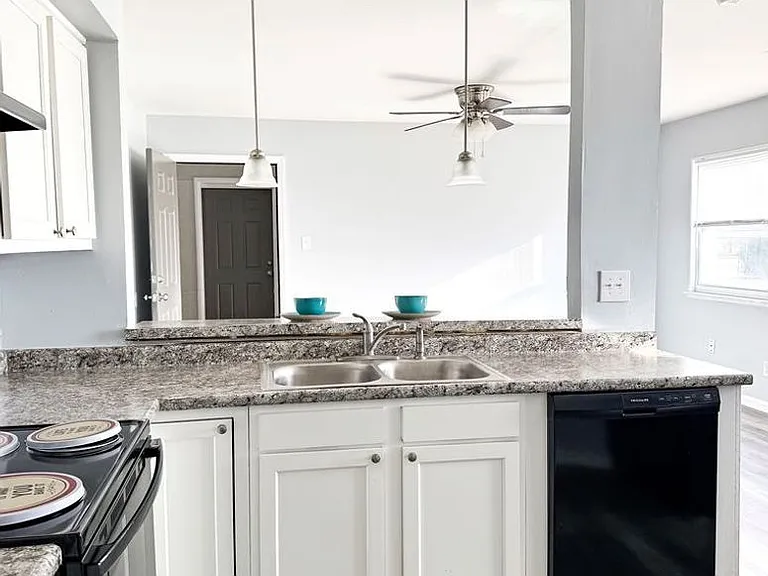 Garfield Vista Apartments — Photo 25