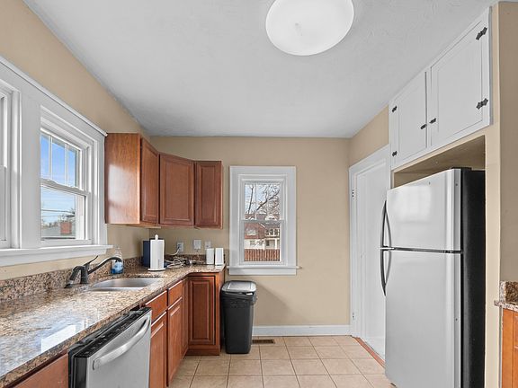 4th image of 1302 E 8th St