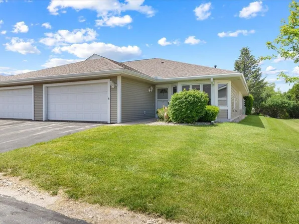 363 Hartford SQUARE, Hartford, WI 53027