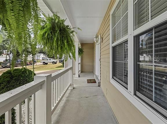 3rd image of 1526 Saddlegate Ct