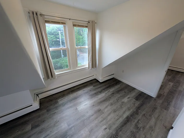 90 Gibbs Ave #4 — Photo 7