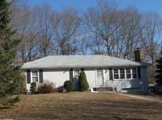 6 Valley Dr, Ashaway, RI 02804