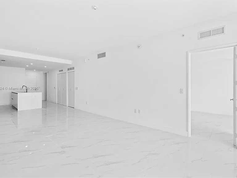 700 NE 24th St — Photo 5