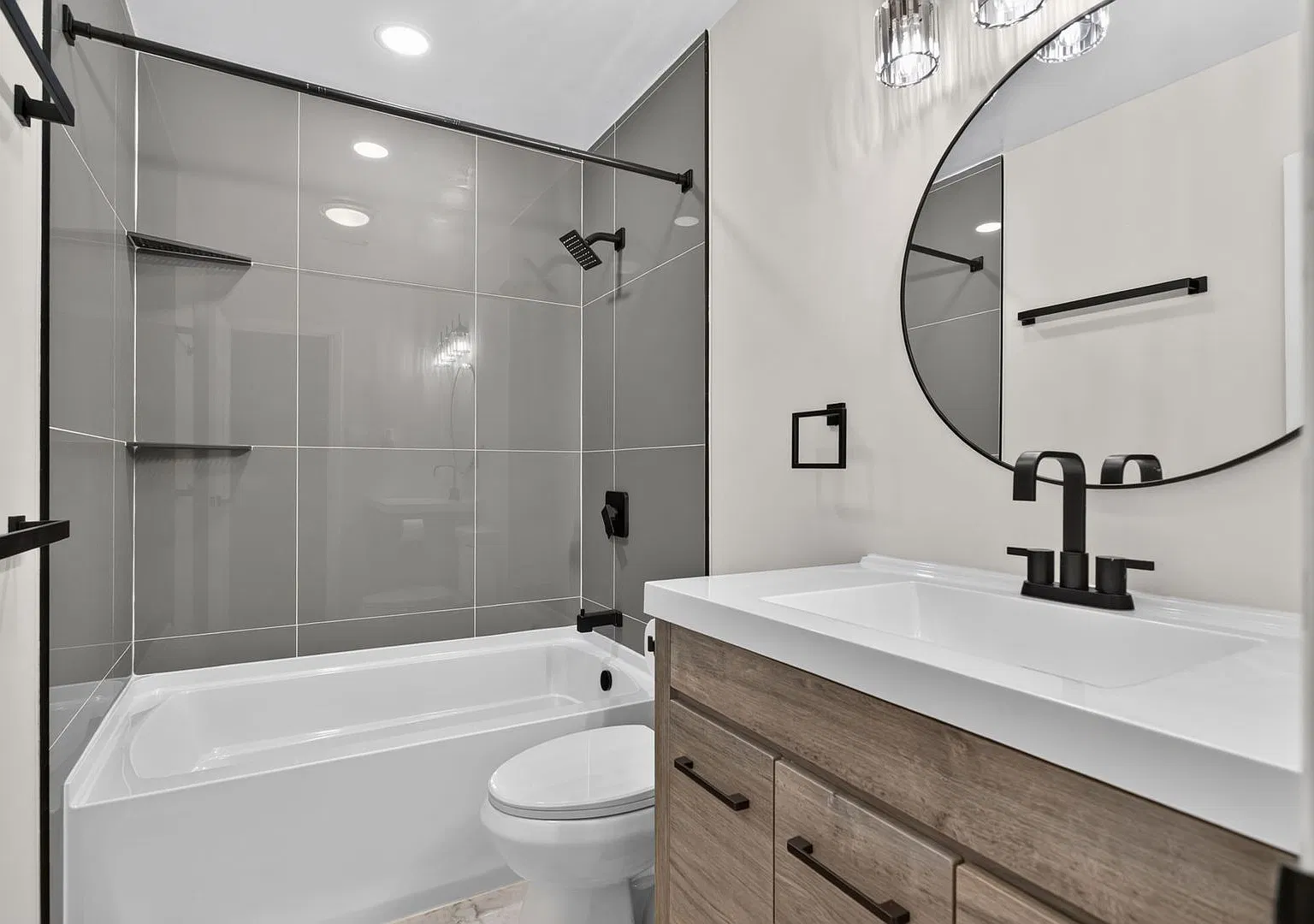 5 bed, 2.5 bath, 2438 sqft, $3,000 — Photo 4