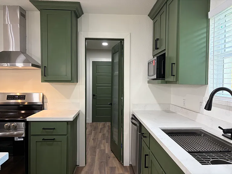712 Harvey St — Photo 15