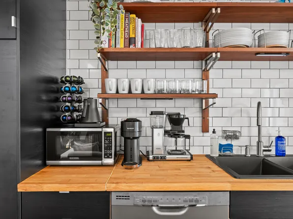 649 De Kalb Avenue image 16 of 29