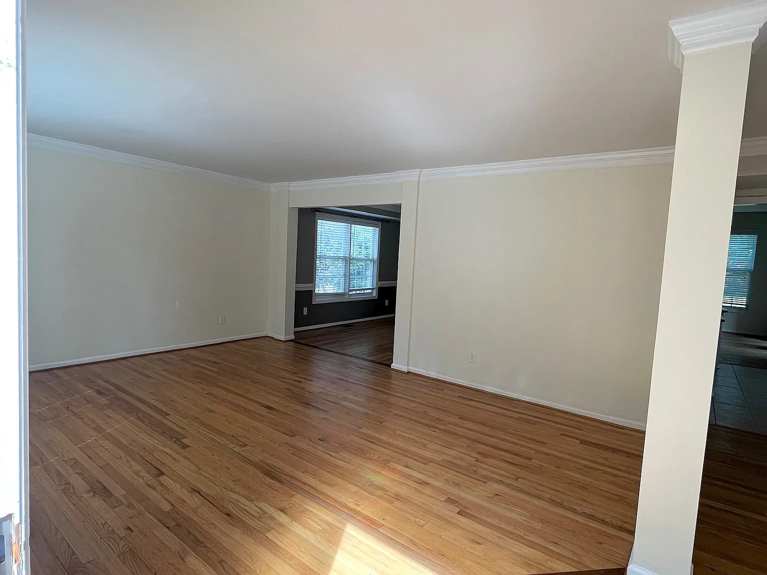 4 bed, 2.5 bath, 2400 sqft, $3,000 — Photo 3