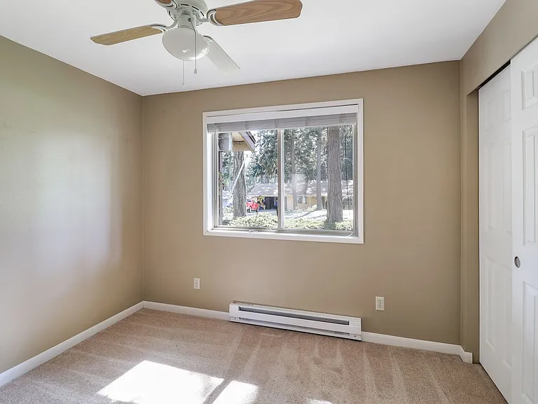 368 NW Columbia Dr — Photo 11