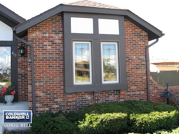 3rd image of 415 Essex Ln