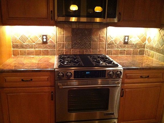 Kitchen w/ night lighting