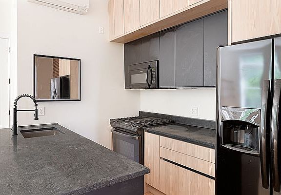 4th image of 64 Macon St #1