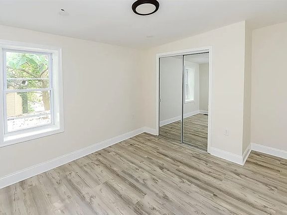 3rd image of 2132 N Franklin St #1