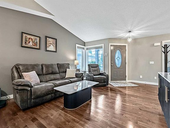 5th image of 130 S Riverside Cres NW