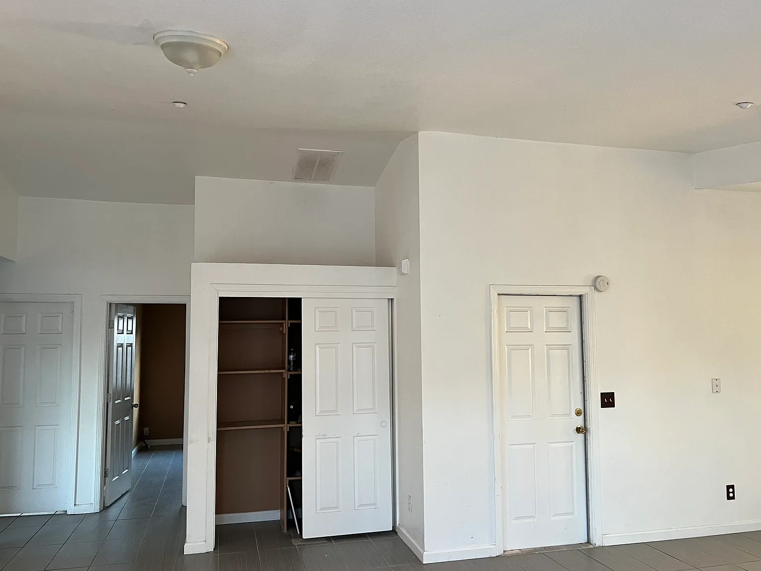 3 bed, 1089 sqft, $3,500 — Photo 4