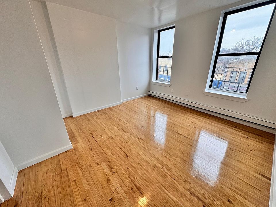1st image of 176 Rockaway Ave APT 3R