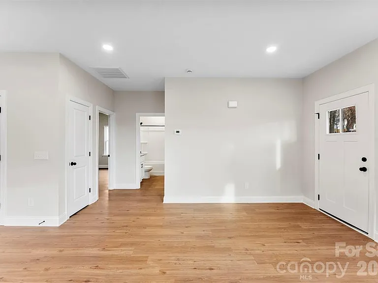 1558 7th Avenue Dr SW — Photo 7