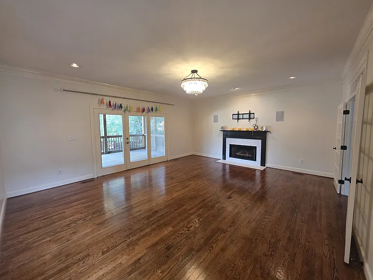 4556 Magnolia Dr — Photo 4