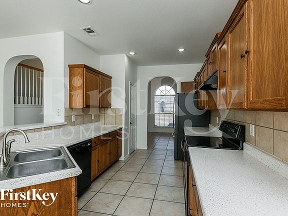 5th image of 1101 Sunderland Ln