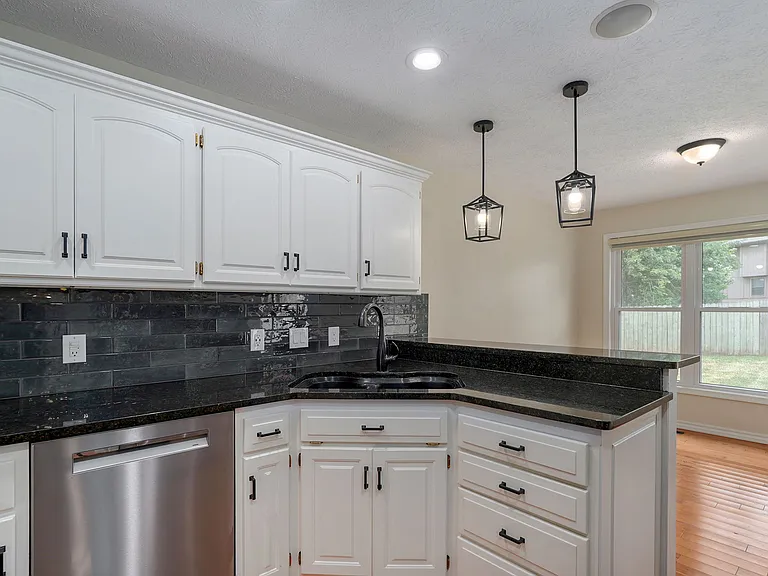 2921 S Eldon Ave — Photo 11