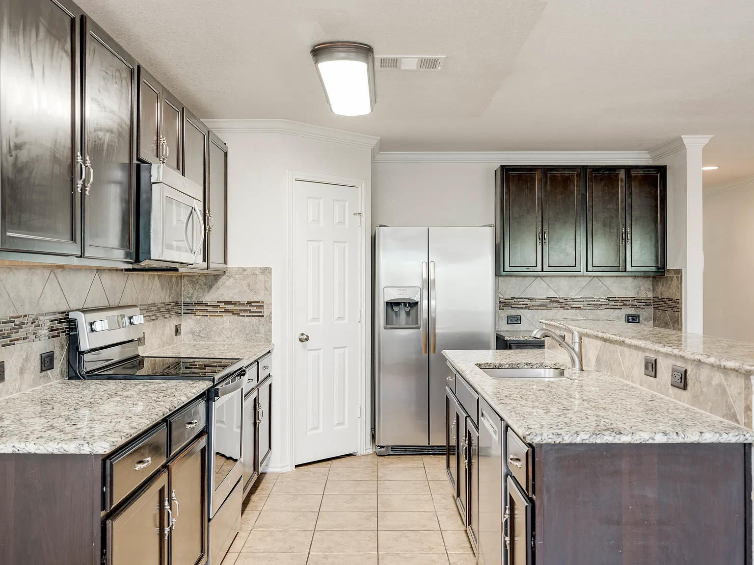 4 bed, 3025 sqft, $2,500 — Photo 3