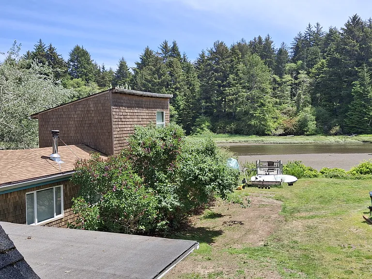 View of Schooner Creek from upstairs. See wildlife such as eagles, blue heron, egrets, seals, deer and elk