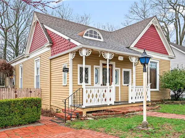 203 W Mechanic St, Harrisonville, MO 64701