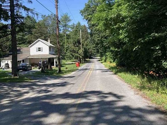 Exterior Neighborhood (street photo)