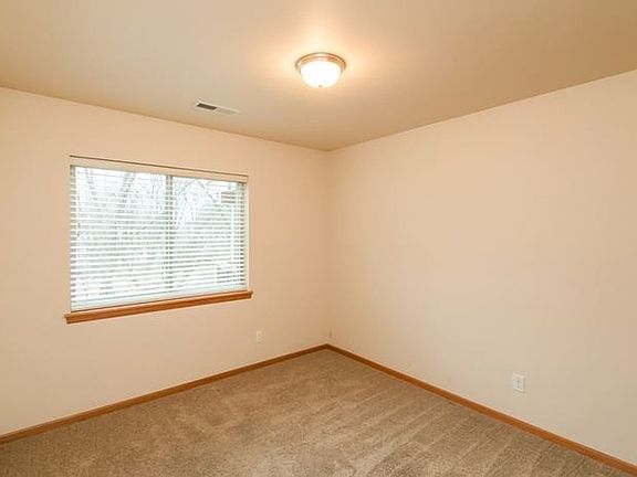 4th image of 956 Cortney Ln