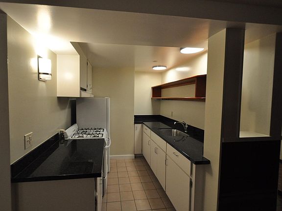 4th image of 2751 Laguna St APT 3