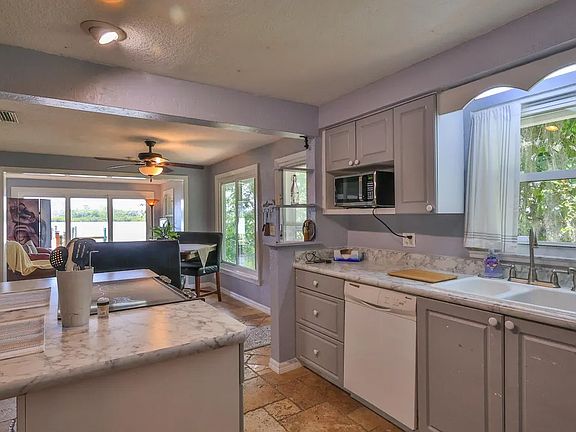 3rd image of 5544 W Bayshore Dr